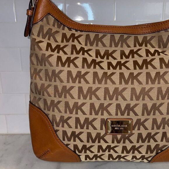 Michael Kors Bag Purse Handbag Millbrook Signature Jacquard Large Shoulder Hobo - Picture 2 of 16